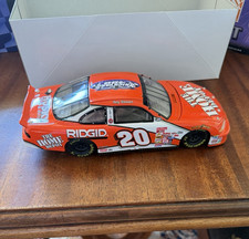 Action Racing Collectables Tony Stewart #20 Home Depot 2005 Chevy Monte Carlo 1:24 Diecast Stock Car — listing 3
