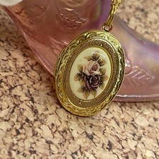 Vintage Round Floral Rose Cameo Brooch with Filigree Gold-Tone Frame — listing 3