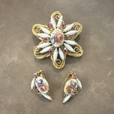 Vintage Gold-Tone Circle Flower Brooch with Dark Stone Center — listing 5