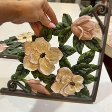 Cast Iron Floral Cakelet / Muffin Baking Pan, Flower-Shaped Cavities (Rose, Daisy, Lily) Other maker's mark — listing 4