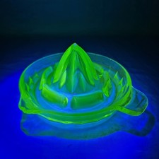Vintage Green Uranium Glass Reamer Juicer with Handle and Pour Spout — listing 4