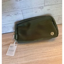 Lululemon Everywhere Belt Bag 1L — listing 5
