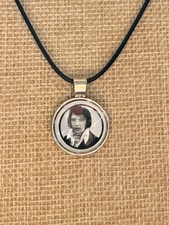 Elvis Presley Memorial Pendant Necklace 'King of Rock' 1935-1977 — listing 5