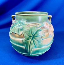 Roseville Pottery Luffa Vase 689-8 in Green, Two-Handled Art Pottery Vase