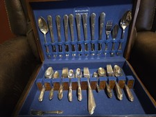 Vintage Holmes & Edwards Silver-Plate Flatware Set (Incomplete) with Faux-Ivory/Bakelite Handled Knives in Fitted Wood Canteen Box — listing 4