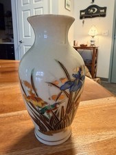 Vintage Japanese Porcelain Vase with Hummingbird and Daffodil Motif, Gold Trim — listing 3