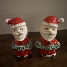 Figural Santa Claus Head Salt and Pepper Shakers with Pinecone and Evergreen Detail — listing 3