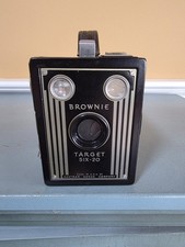 Kodak Target Brownie Six-20 Box Camera, Black