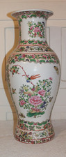 Chinese Famille Rose Baluster Vase with Peony and Butterfly Motif — listing 5