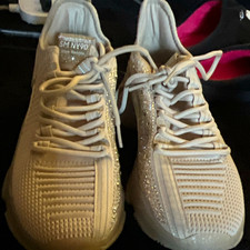Steve Madden Women's White Leather Low-Top Sneakers with Star Perforation and Silver Cap, Size 6, listing 2