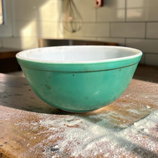 Vintage Pyrex Clear Spring Green Tinted Mixing Bowl 325 — listing 3