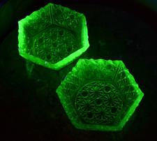 Antique Uranium Glass Daisy & Button Two-Handled Bowl (Nappy), 5 inch — listing 4