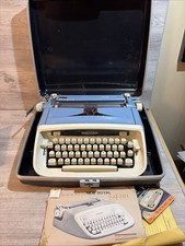 Royal Safari Portable Manual Typewriter with Case