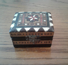 Wooden Trinket Box with Inlaid Diamond Argyle Pattern Lid — listing 5