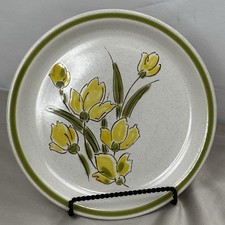 Vintage Cream Floral Dinner Plate with Scalloped Gold-Trimmed Rim — listing 4