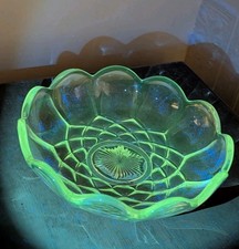 Vintage Uranium Green Depression Glass 8-inch Diamond Point Salad Plate — listing 4