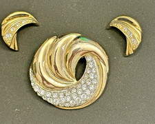Vintage Costume Jewelry Brooch Lot — Including Gold-Tone Pink Enamel Ribbon, Ballerina, and Rhinestone Pins — listing 2