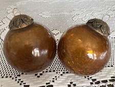 Amber Ribbed Glass Kugel-Style Onion/Spinning-Top Ornament with Embossed Metal Cap — listing 2