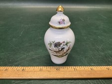Herend Rothschild Bird (Rothschild Oiseaux) Two-Handled Covered Urn / Mantel Vase Blue Herend shield mark with 'RO' patter — listing 2