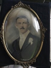 Antique Victorian Photographic Portrait of a Child in Oval Gilt Frame — listing 5