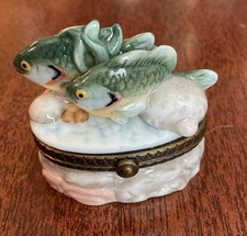 Porcelain Hinged Trinket Box with Figural Fish Finial and Seashell Motif — listing 4
