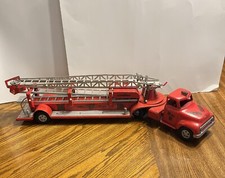Vintage 1950s Pressed Steel M.F.D. No. 5 Aerial Ladder Fire Truck with Trailer — listing 4