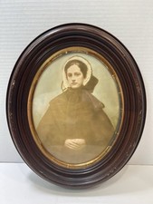 Antique Oval Giltwood Picture Frame with Floral Cartouche Ornaments