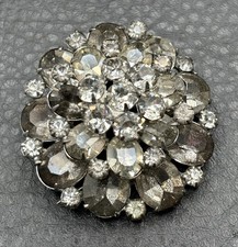 Vintage Gold-Tone Marquise Cluster Ring with Red Center Stone and Clear Rhinestones — listing 2