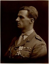Antique WWI-Era Military Officer Portrait Photograph in Carved Oak Frame, The Crown Studios Sydney — listing 6