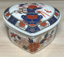 Hand-Painted Imari-Style Heart-Shaped Porcelain Covered Trinket Box — listing 3