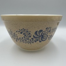 Vintage Pyrex Homestead Nesting Mixing Bowl Set (3 Bowls) — listing 2