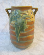 Roseville Pottery Luffa Vase 689-8 in Green, Two-Handled Art Deco Form — listing 4