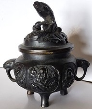 Pair of Japanese Bronze Koro Incense Burners with Foo Dog Finials — listing 5