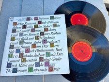 The Christmas Album - 20 Great Christmas Favorites Performed by 20 Great Artists