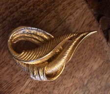 Hattie Carnegie Gold Tone Feather Brooch — listing 5