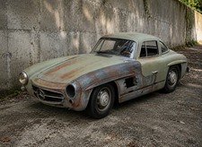 Mercedes-Benz 300 SL Gullwing 1:18 Scale Diecast Model Car Bburago 1:18