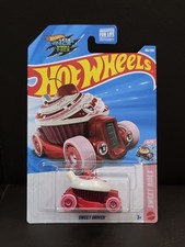 Hot Wheels Sweet Rides Cruise Bruiser Cupcake Car, #196/250, Short Card — listing 6
