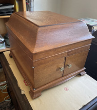 Antique Victor Victrola Upright Console Phonograph Cabinet with Crank — listing 2