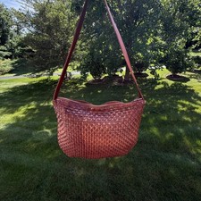 Vintage Metallic Gold Woven Leather Crossbody Handbag with Leather Tassel and Gold-Tone Bird Accents — listing 6