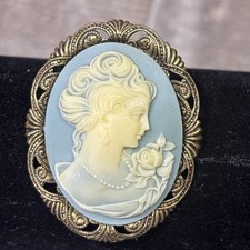 Antique Carved Shell Cameo Brooch/Pendant in Gold-Toned Twisted Rope Frame — listing 2