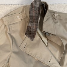 Vintage London Fog Women's Cream Single-Breasted Trench Coat / Maincoat, Size 12 Petite (M)