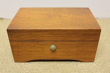 Thorens Inlaid Wooden Music Box No. 60 - Plays 'Happy Birthday' and 'Bye Baby Bunting' — listing 5