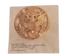 Mixed Lot of Military Insignia, Marksmanship Award Bars, Lapel Pins & Collectibles — listing 4