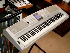 Yamaha Portable Grand DGX-305 76-Key Digital Keyboard