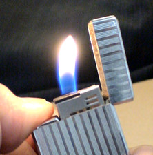 Vintage Colibri Gold-Tone Flint Lighter with Diamond-Cut Pattern — listing 3