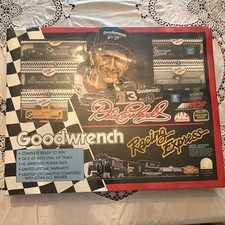 Dale Earnhardt Jr. #88 AMP Energy/National Guard 16-Piece HO Scale Train Set with Four 1:64 Die-Cast Cars — listing 6