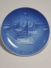 Bing & Grøndahl 1966 Christmas Plate "Home for Christmas" (Juleaften / Fishing Boats Returning to Harbor) — listing 6