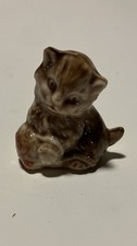 Wade Whimsies Miniature Porcelain Kitten with Yarn Figurine, Light Brown, 1" Tall — listing 2