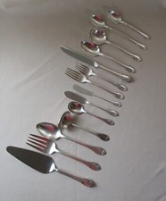 1847 Rogers Bros Remembrance Silverplate Flatware Set in Original Chest — listing 3