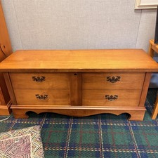 Lane Cedar Chest with Faux Drawer-Front Mule Chest Design, Maple Finish — listing 4